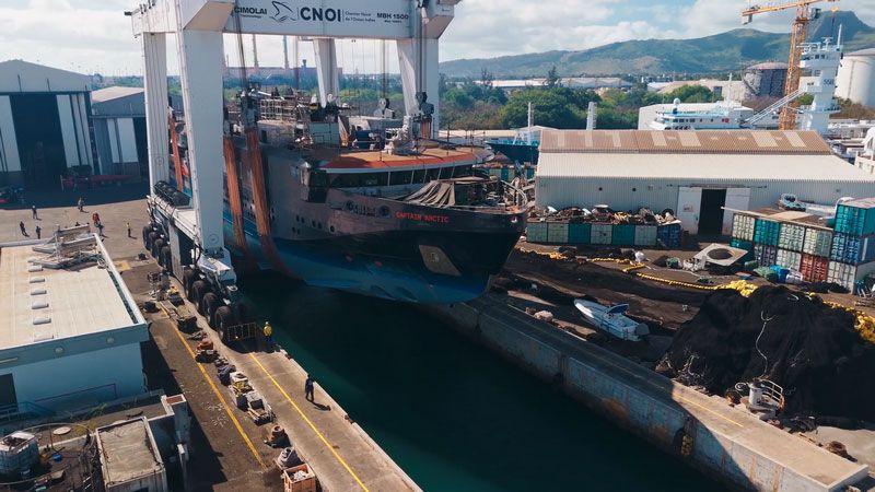 Imagen de portada - El buque de expedición Captain Arctic es botado en el astillero de Mauricio