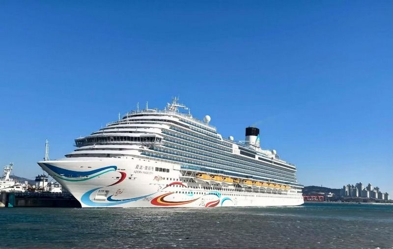 Imagen de portada - El crucero del Adora Magic City sin escalas en puerto, un hito procesal