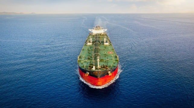 Imagen de portada - El tráfico en el Estrecho de Ormuz se recupera mientras los precios del petróleo caen a 73 dólares por barril