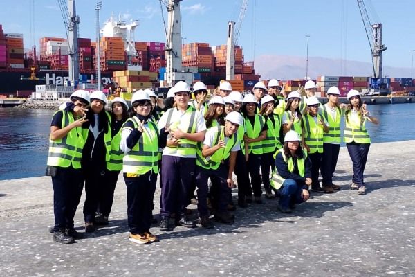 Imagen de portada - English School Students Participate in 'Live Your Port' Outreach Day in Iquique