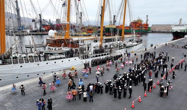Imagen de portada - Esmeralda Arrives at Iquique's Molo Terminal for Public Visits
