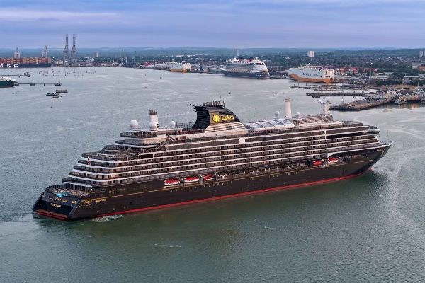 Imagen de portada - Explora III Arrives in Southampton on its Maiden UK Voyage