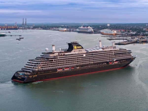 Imagen de portada - Explora III Makes Inaugural Call at the Port of Southampton