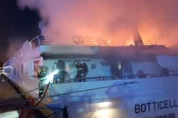 Imagen de portada - Fire on River Cruise Ship MS Botticelli Controlled in Port of Honfleur