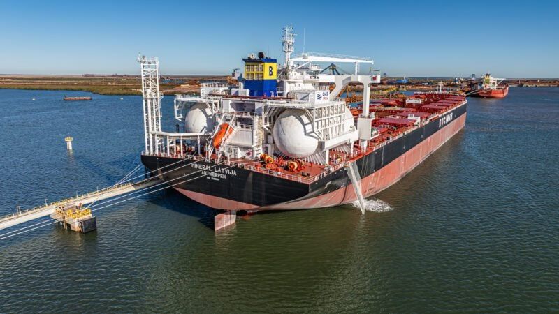 Imagen de portada - Fortescue y CMB.TECH Fletan 12 Graneleros Newcastlemax Capaces de Usar Amoníaco