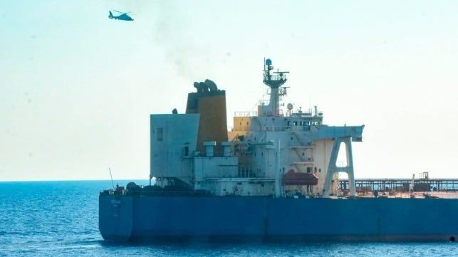 Imagen de portada - Francia Detiene el Quinto Buque Cisterna de la Flota en la Sombra en la Represión de Sanciones en el Mediterráneo