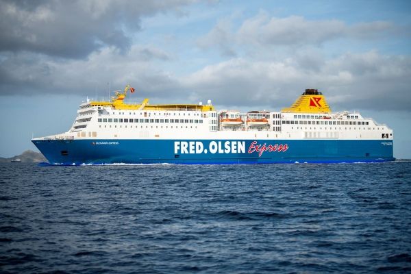 Imagen de portada - Fred. Olsen Express Records 9,000 Passengers on Canary Islands-Huelva Route in June and July