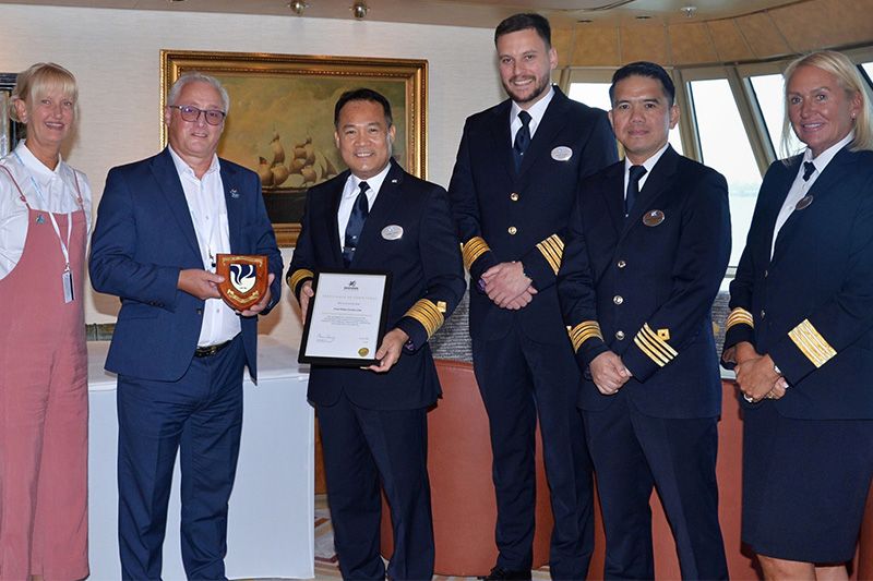 Imagen de portada - Fred. Olsen se convierte en la primera línea de cruceros en firmar el Compromiso del Marino de la Junta de Bienestar de la Marina Mercante