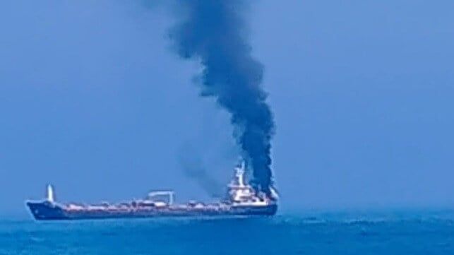 Imagen de portada - Fuerzas de EE. UU. Inutilizan un Tercer Buque Cisterna Esta Semana Frente a Omán con Tripulación India