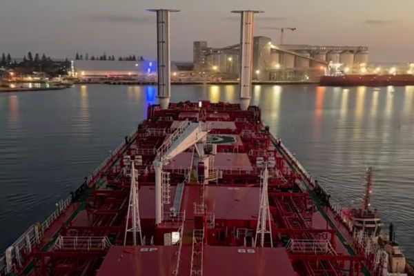 Imagen de portada - Geraldton atiende primera nave de KCC con tecnología de propulsión asistida por viento
