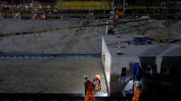 Imagen de portada - Gran avance en el desarrollo ferroviario de Maasvlakte: conducto de servicios públicos instalado con éxito