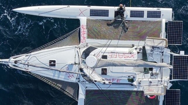 Imagen de portada - Guardia Costera Canadiense Rescata a Tres de un Trimarán Averiado en el Pacífico Norte