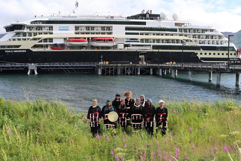 Imagen de portada - HX Expeditions Realiza Escala Histórica en Old Harbor, Alaska