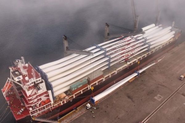 Imagen de portada - Hareket Transports 36 Wind Turbines for Oman Wind Farm