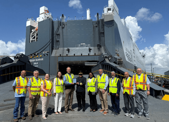 Imagen de portada - Höegh Sunrise Makes Inaugural Call at Port Freeport in the United States