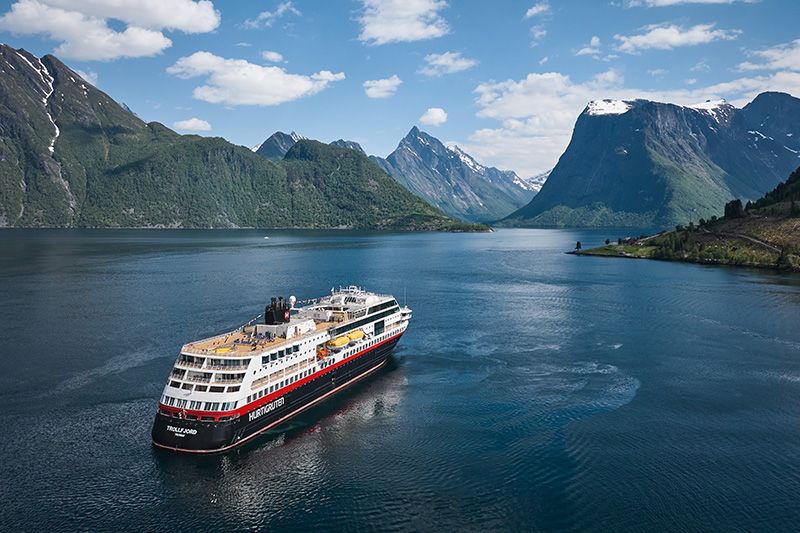Imagen de portada - Hurtigruten Lanza Oferta de Verano con Hasta un 50% de Descuento en Cruceros Costeros Noruegos