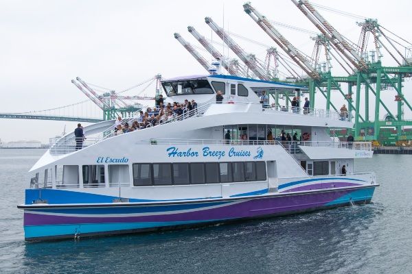 Imagen de portada - Hybrid Tourist Vessel Begins Operations in the Port of Los Angeles