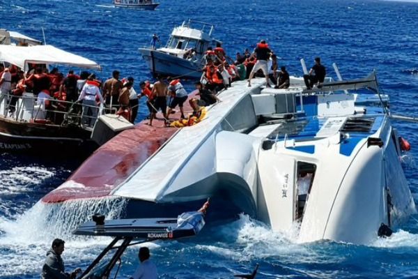 Imagen de portada - Identifican primeros cuerpos tras accidente de ferry de pasajeros en Chipre
