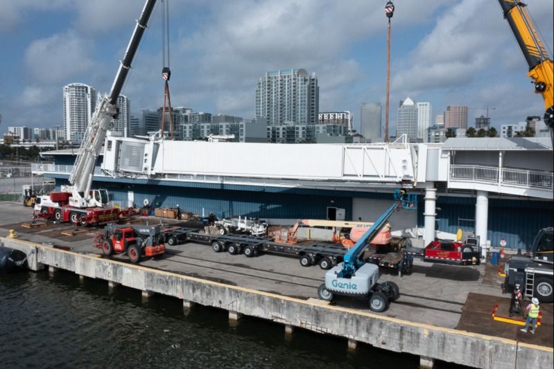 Imagen de portada - Instaladas Tres Nuevas Pasarelas de Embarque en Port Tampa Bay