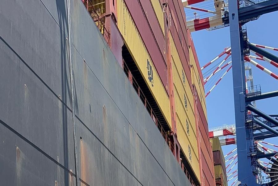 Imagen de portada - Italy: Gioia Tauro completes first cold ironing power supply to containership