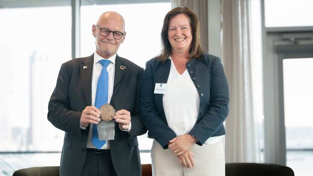 Imagen de portada - Jan Fransen galardonado con el premio Sleepanker por sus contribuciones al transporte marítimo sostenible