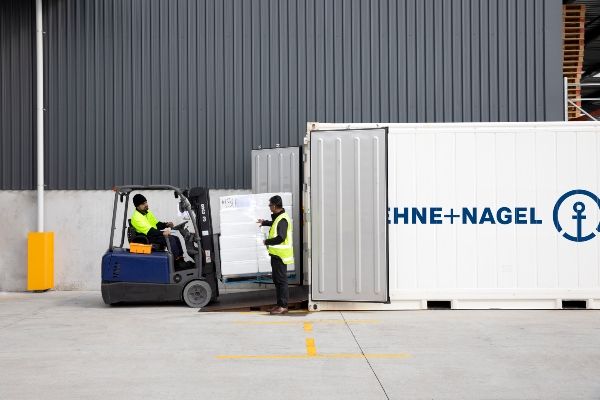 Imagen de portada - Kuehne+Nagel Moves 2.1 Million TEU in First Half of 2026