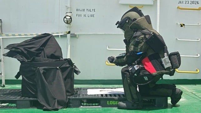 Imagen de portada - La Armada India Retira Misil Sin Explotar del Interior de un VLCC