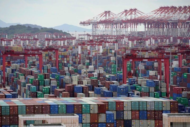 Imagen de portada - Las tarifas de envío de contenedores alcanzan un máximo de dos años, impulsando las ganancias de las navieras chinas