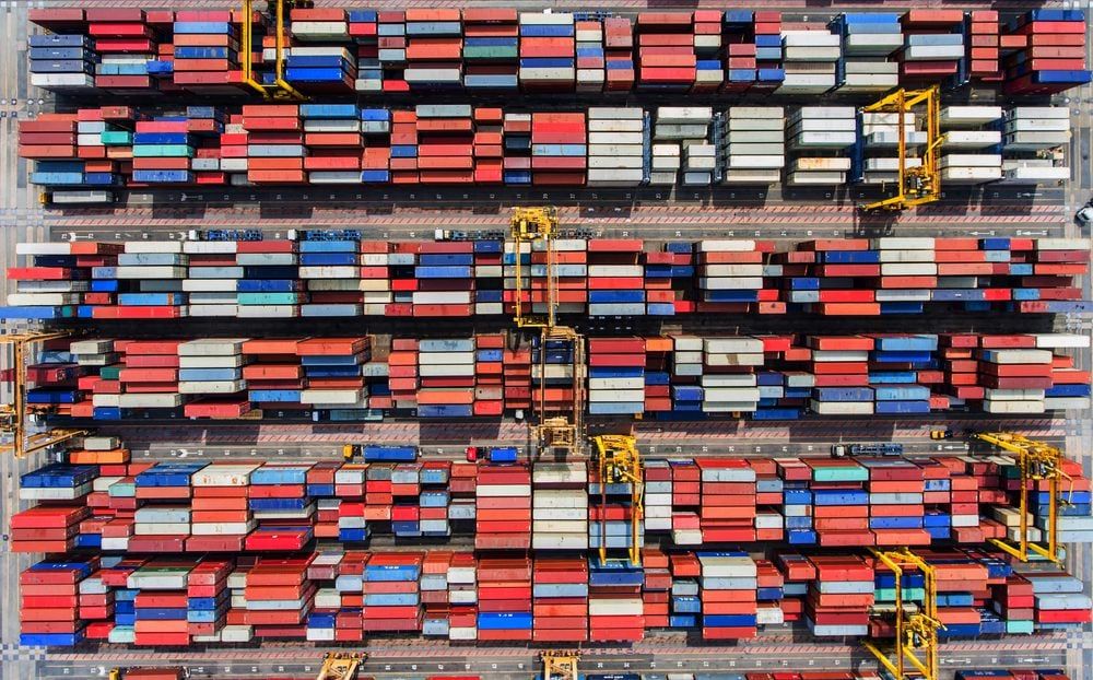 Imagen de portada - Las tarifas spot globales de contenedores disminuyen un 3% a medida que la demanda se debilita por tercera semana