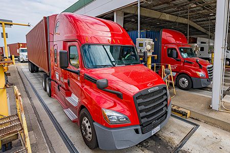 Imagen de portada - Long Beach and Los Angeles Launch Zero-Emission Truck Incentive Program