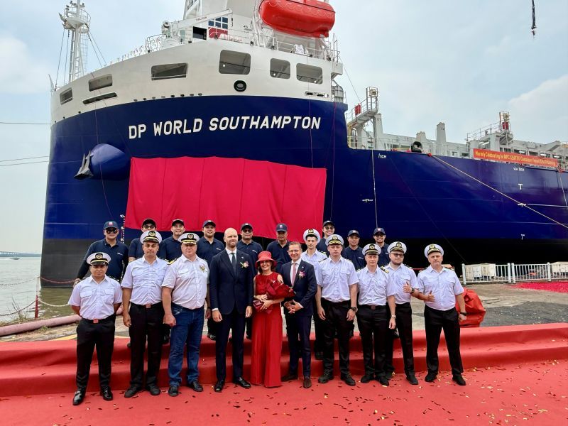 Imagen de portada - MPC Container Ships Christens Methanol-Powered DP World Southampton