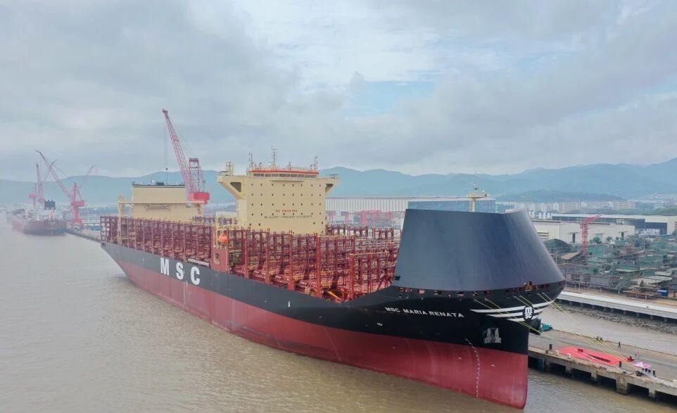 Imagen de portada - MSC Receives First 10,300 TEU LNG Dual-Fuel Containership from ZCIS Shipyard