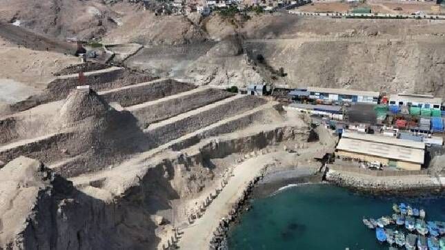 Imagen de portada - MTC participa en inauguración de obra que estabiliza el talud Domo La Virgen y refuerza la seguridad del Muelle Pesquero de Islay