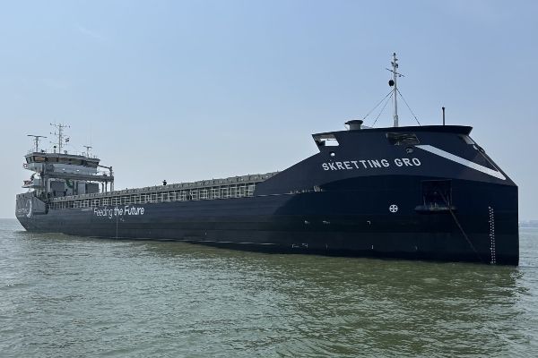 Imagen de portada - MV Skretting Gro: Vertom Group delivers diesel-electric vessel