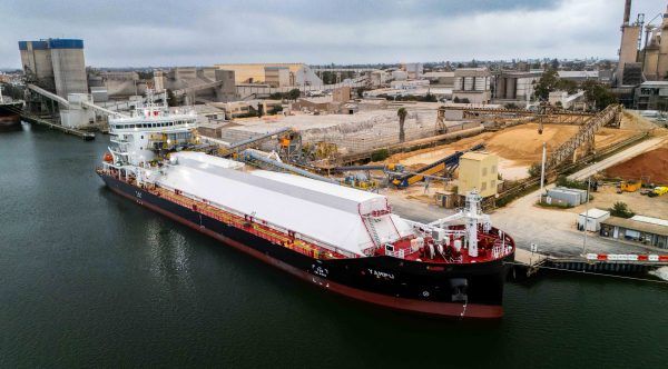 Imagen de portada - MV Yampu: World's First Battery-Powered Self-Unloading Bulk Carrier Enters Service