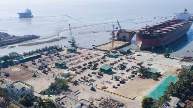 Imagen de portada - Marino Apunalado y Muere en Tanquero Esperando Desguace Frente a Bangladesh