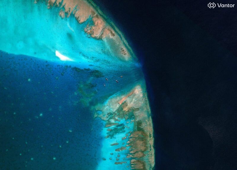 Imagen de portada - Militares de China Patrullan el Bajo de Scarborough en Medio de Disputa en el Mar de China Meridional