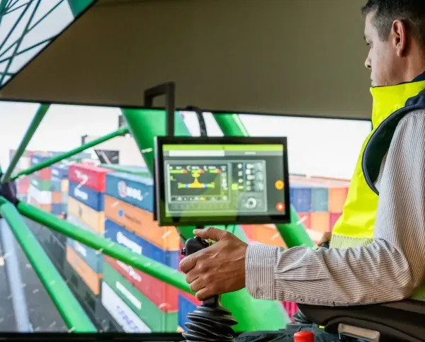 Imagen de portada - Montecon Opens Training Center with Unique Crane Simulator in Uruguay