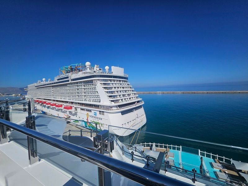 Imagen de portada - Norwegian Getaway retrasa su salida de Miami para la puesta en marcha de energía en tierra