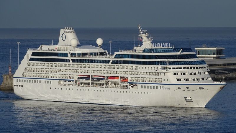 Imagen de portada - Oceania Cruises reestructura la flota de clase R con ventas, remodelaciones y fletamentos