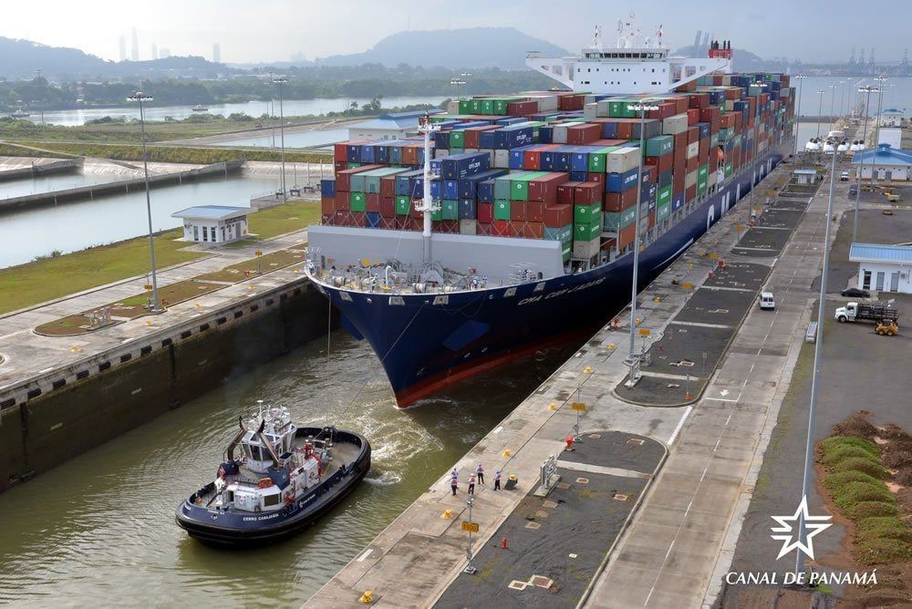Imagen de portada - Oferta de subasta de $4 millones permite a buque portacontenedores saltarse la fila en el Canal de Panamá