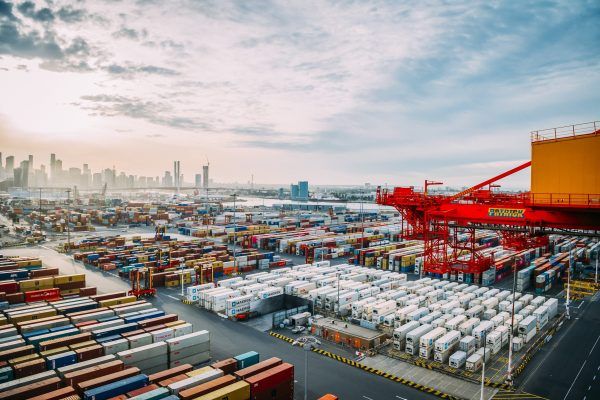 Imagen de portada - Patrick Terminals Orders Hybrid and Automated Gantry Cranes in Australia