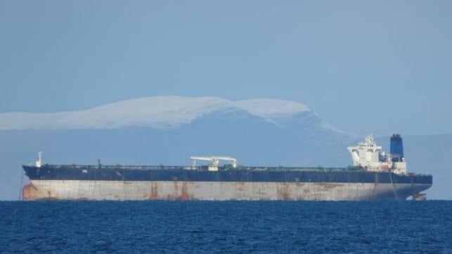 Imagen de portada - Petrolero incautado por EE. UU. tras semanas de persecución vive para navegar otro día