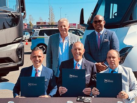 Imagen de portada - Port Powers Promotes Green Truck Corridor at Port of Long Beach