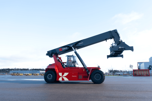 Imagen de portada - Port of Helsingborg Acquires Electric Reachstackers with Kalmar