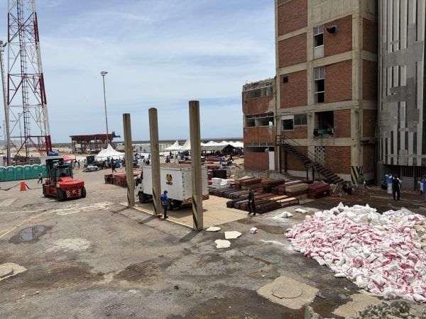 Imagen de portada - Port of La Guaira Sets Up Improvised Morgue After Earthquakes in Venezuela