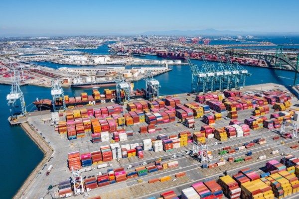 Imagen de portada - Port of Los Angeles to Invest $20 Million in Incentives for Clean Ships and Trucks
