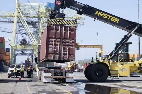 Imagen de portada - Port of Montreal Celebrates Inter-institutional Collaboration After Discovering Shipment of Stolen Cars