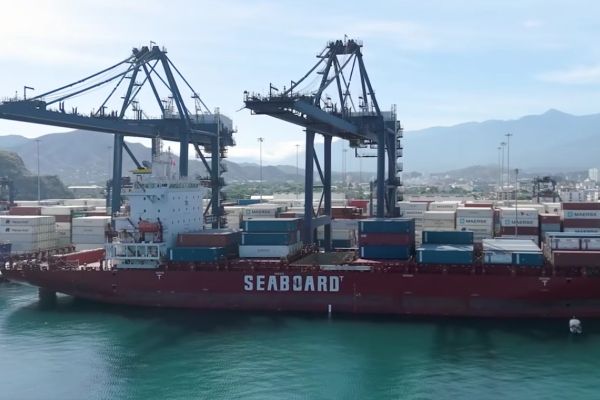 Imagen de portada - Port of Santa Marta Carries Out First Export of Colombian Bell Peppers of the Season to the United States