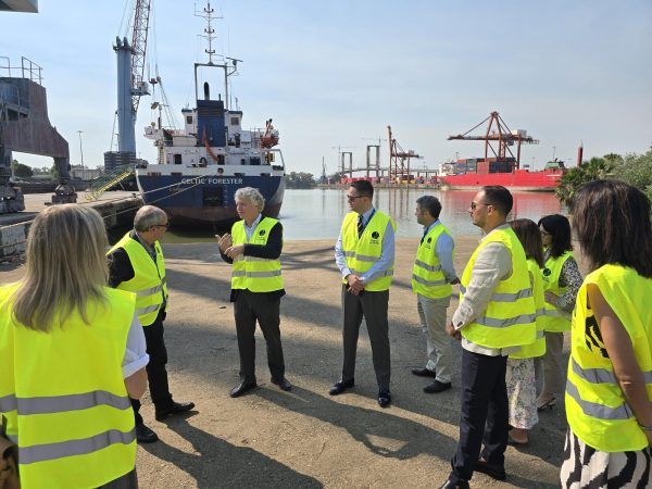 Imagen de portada - Port of Seville and Andalucía Trade Receive European Delegation to Strengthen Logistics and Commercial Opportunities